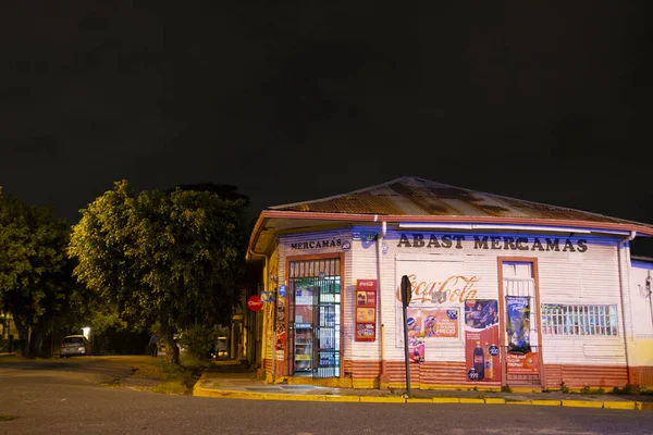 Pulpería típica y antigua tienda de comestibles en un barrio de Costa Rica —  Fotos de Stock