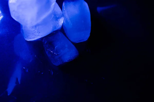 蓝色光冰块 — 图库照片