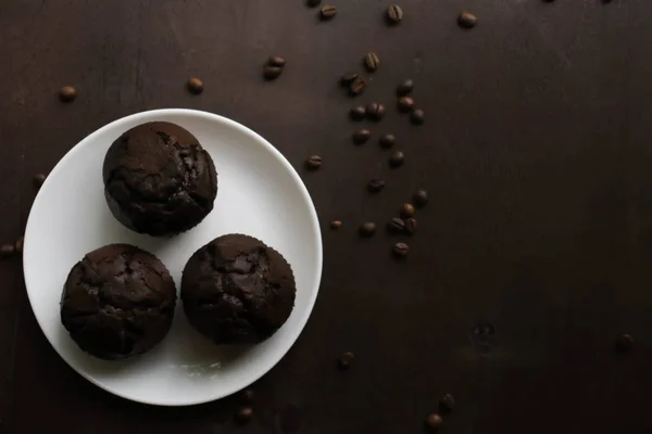 Cupcakes Chocolat Sur Une Assiette Blanche — Photo