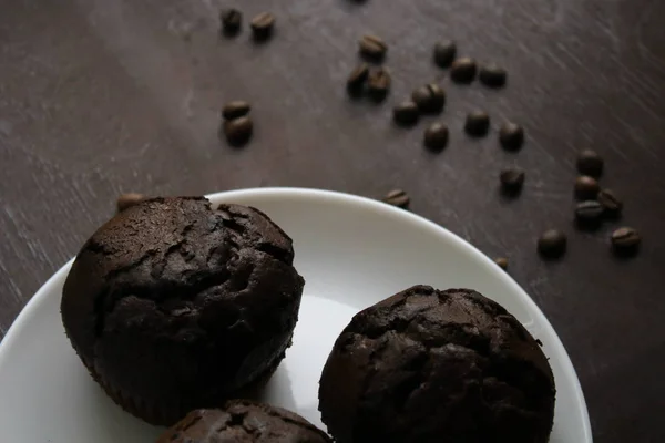 Magdalenas Chocolate Plato Blanco — Foto de Stock