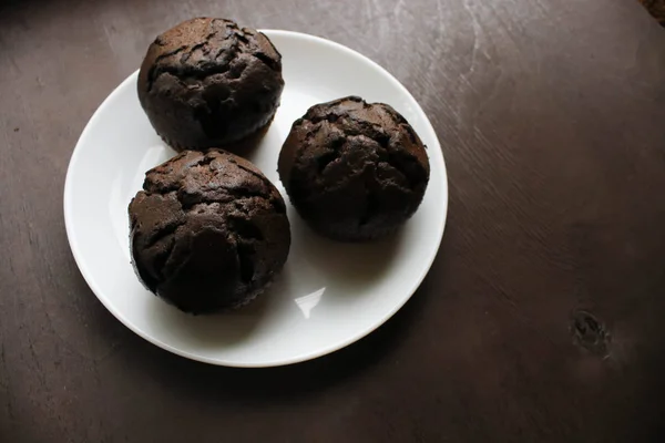 Chocolate Cupcakes White Plate — Stock Photo, Image