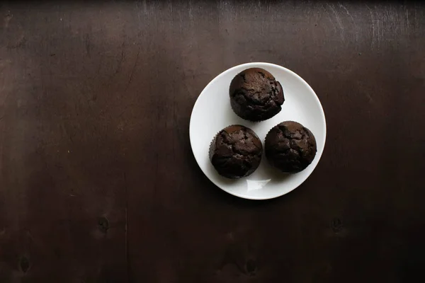 Bolinhos Chocolate Prato Branco — Fotografia de Stock