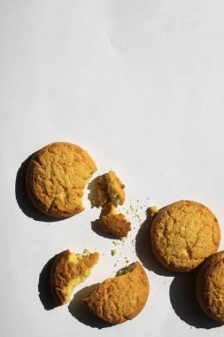 Beyaz arkaplanda çerezler