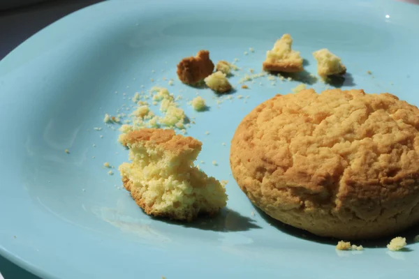 Kekse Auf Einem Blauen Teller — Stockfoto
