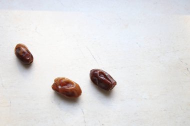 Masadaki kurumuş tarihler