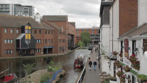 Birmingham, England, 03 juni 2019. Utsikt över Birminghamkanalen Stockfilm