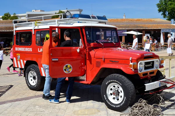 Bomberos niños . — Foto de Stock