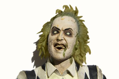 Portekiz Algarve, yaklaşık 15.02.2018. Studio resim Beterböcek oyuncak figürü bir kadeh. Böcek suyu oldu bir komedi, fantastik film 1988 yıldızı Michael Keaton Tim Burton tarafından yapılan.
