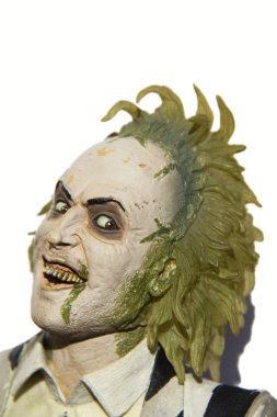 Portekiz Algarve, yaklaşık 15.02.2018. Studio resim Beterböcek oyuncak figürü bir kadeh. Böcek suyu oldu bir komedi, fantastik film 1988 yıldızı Michael Keaton Tim Burton tarafından yapılan.