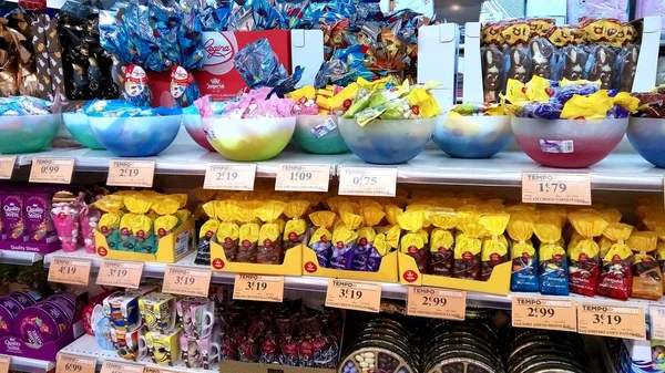葡萄牙 阿尔加维 2018 复活节彩蛋在 Intermarche 超市出售 — 图库照片
