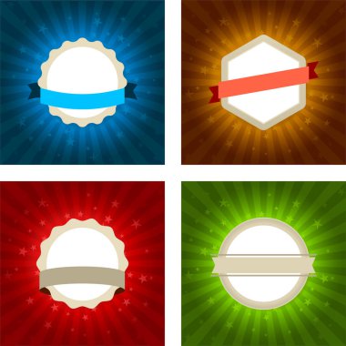 Farklı renklerde şeritli dört parlak geometrik rozet..