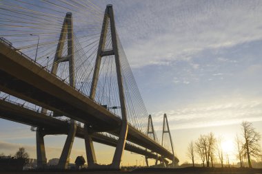 St. Petersburg, Neva üzerinde Askılı köprü görünümü
