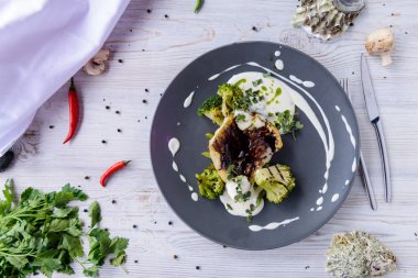 Plaka, doğal sebzeli et yemekleri servis güzel