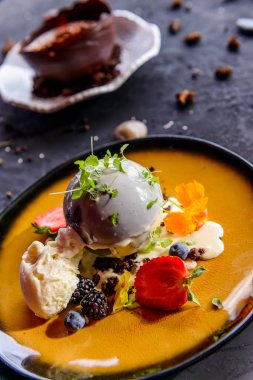 dondurma pasta plaka ile daireler