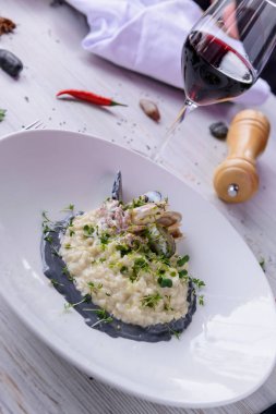 Plaka, doğal sebzeli et yemekleri servis güzel