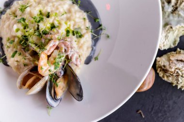 Plaka, doğal sebzeli et yemekleri servis güzel