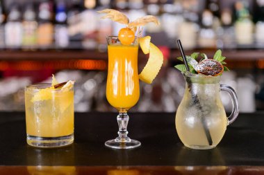 Portakal ve diğer yaz meyve taze kokteyl meyve suyu