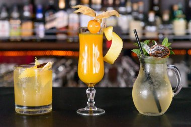 Portakal ve diğer yaz meyve taze kokteyl meyve suyu