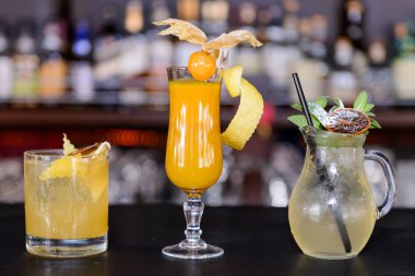 Portakal ve diğer yaz meyve taze kokteyl meyve suyu