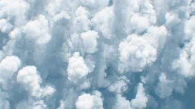 Bulutların Üzerinde Uçmak Güzel Üst Görüş Gün Işığı Dikensiz. Öğleden Sonra Güneşinin Altındaki Gerçekçi Sonsuz Bulutların Üzerindeki Uçuş 3D Animasyon. 4k Ultra Hd 3840x2160