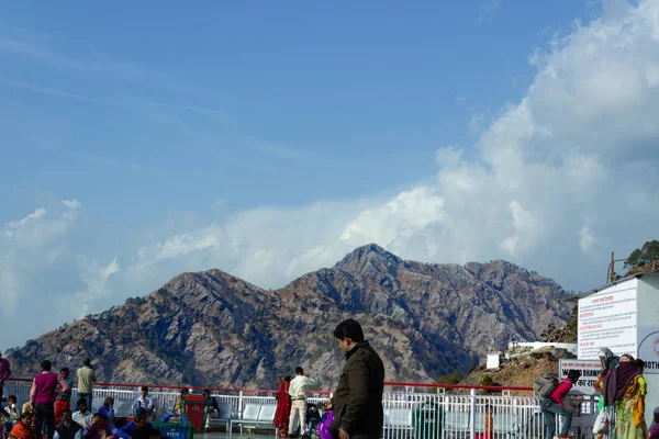 March 19, 2017 at Vaishno Devi, Jammu, India - Crowd of devotees — Stock Photo, Image