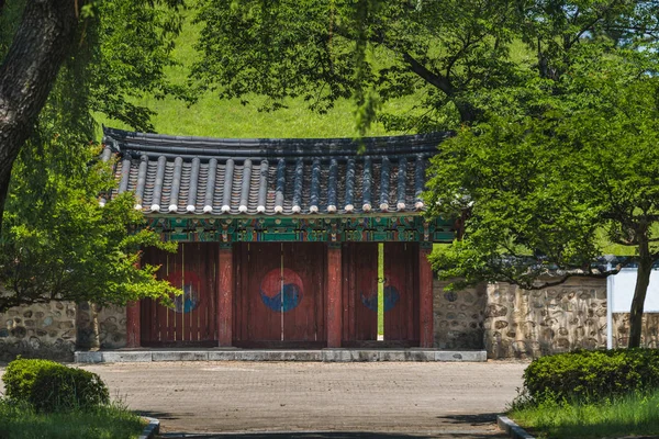 Traditional Korean Gate — Stock Photo, Image