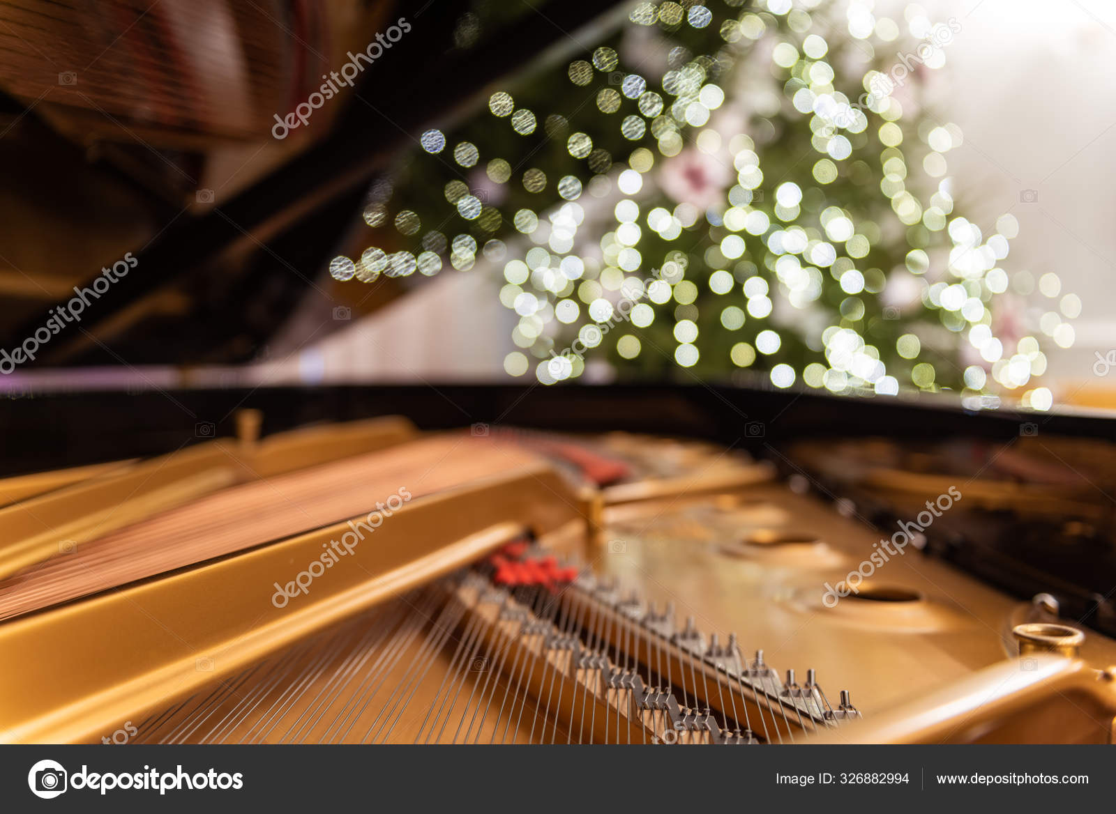 Fundo Na época Do Natal Uma Jovem Se Envolve Em Uma Aula De Piano