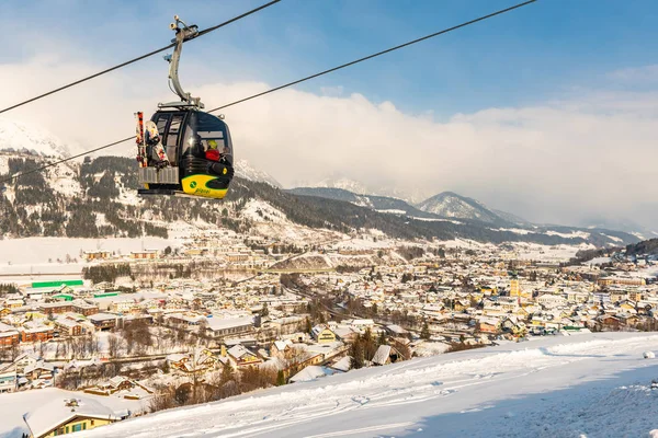 Yellow Cable Cars Ski Gondola Schladming Planai West Hochwurzen Δημοφιλές — Φωτογραφία Αρχείου