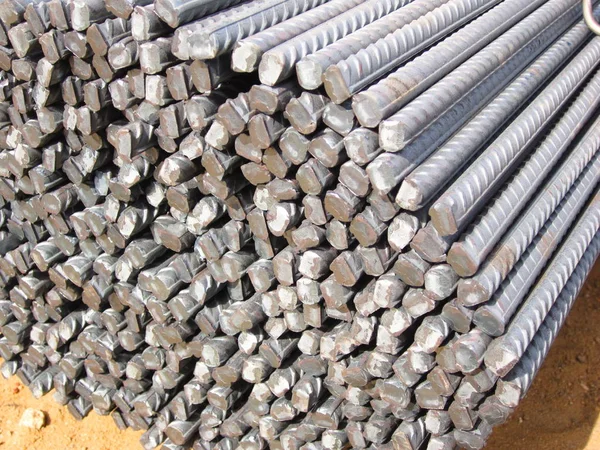 Stahlbewehrung Zur Montage Eines Rahmens Aus Stahlbetonprodukten — Stockfoto