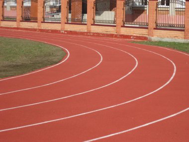 Stadyumda beyaz işaretli Kırmızı Garry Koşu bandı