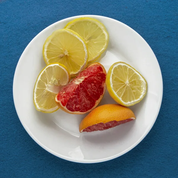 Fatias de limão e fatias de toranja — Fotografia de Stock