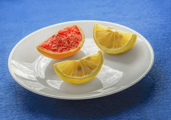 Três fatias de citrinos — Fotografia de Stock