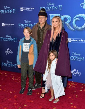 Ashlee Simpson, Evan Ross, Bronx Wentz & Jagger Kar Gülü