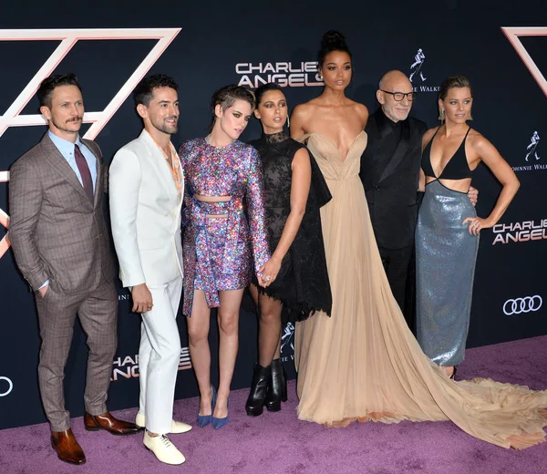 Jonathan Tucker, Luis Gerardo Mendez, Kristen Stewart, Naomi Scott, Ella Balinska, Patrick Stewart och Elizabeth Banks — Stockfoto