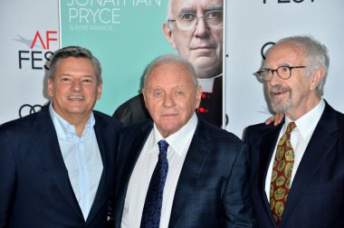 Ted Sarandos, Sir Anthony Hopkins ve Jonathan Pryce