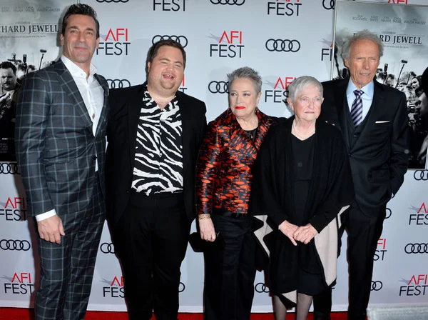 Jon Hamm 、 Paul Walter Hauser 、 Kathy Bates 、 Barbara "Bobi" Jewell和Clint Eastwood — 图库照片