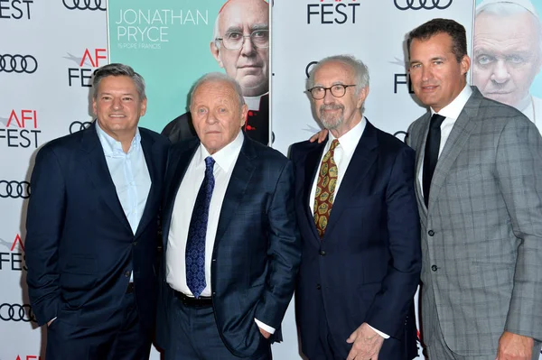 Ted Sarandos, Sir Anthony Hopkins, Jonathan Pryce & Scott Stuber — Foto Stock