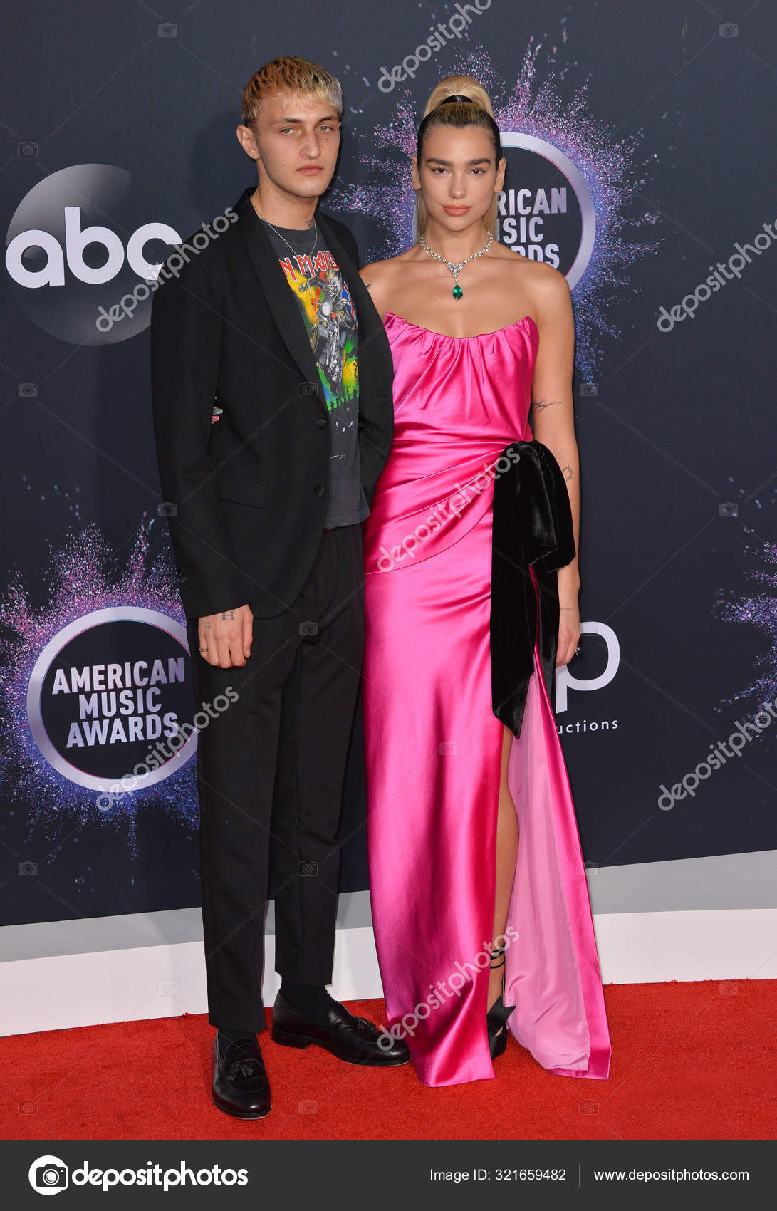 Dua Lipa Anwar Hadid — Foto editorial de stock #321659482