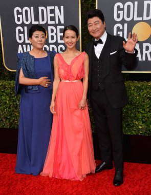 Los Angeles, Usa. Ocak 06, 2020: Lee Jeong-Eun, Cho Yeo-Jeong & Kang-Ho Song Beverly Hilton Hotel 'deki 2020 Altın Küre Ödülleri' ne geldiler.
