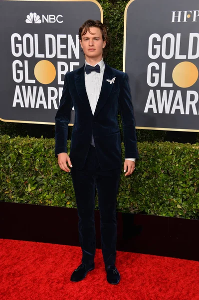 Los Angeles Usa Gennaio 2020 Ansel Elgort Arriva Golden Globe — Foto Stock