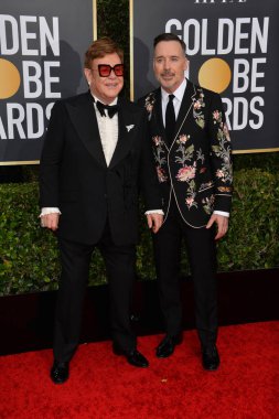 Los Angeles, Usa. Ocak 06, 2020: Elton John & David Mobilya, Beverly Hilton Otel 'deki 2020 Altın Küre Ödülleri' ne ulaştı.