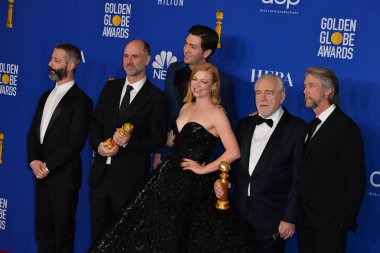 Los Angeles, Usa. 5 Ocak 2020: Jeremy Strong, Jesse Armstrong, Nicholas Braun, Sarah Snook, Brian Cox & Alan Ruck, Beverly Hilton Hotel 'deki 2020 Altın Küre Ödülleri' nde basın odasında