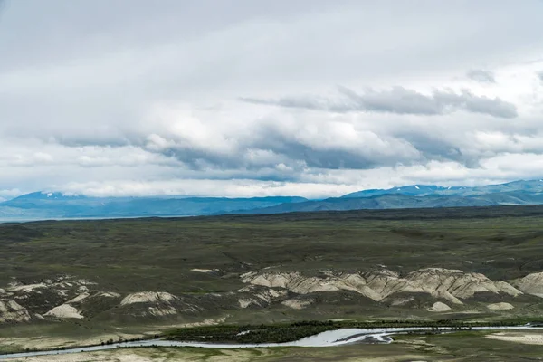 Imagen de fondo de un paisaje de montaña. Rusia, Siberia, Altai —  Fotos de Stock
