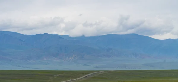 Imagem de fundo de uma paisagem de montanha. Rússia, Sibéria, Altai — Fotografia de Stock