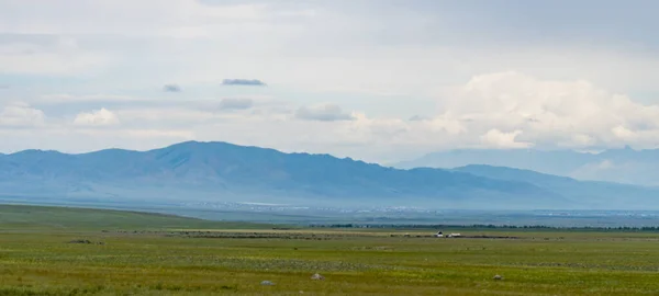 Bakgrundsbild av ett bergslandskap. Ryssland, Sibirien, Altai — Stockfoto