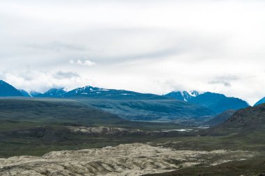 Bir dağ manzara arka plan görüntüsü. Rusya, Sibirya, Altay