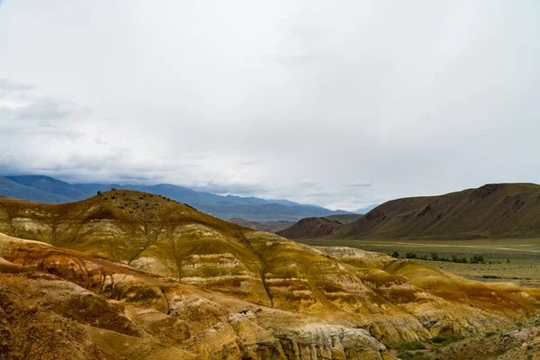 Imagen de fondo de un paisaje de montaña. Rusia, Siberia, Altai — Foto de Stock