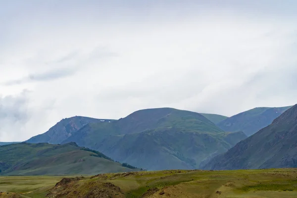 山の風景の背景画像。ロシア、シベリア、アルタイ — ストック写真