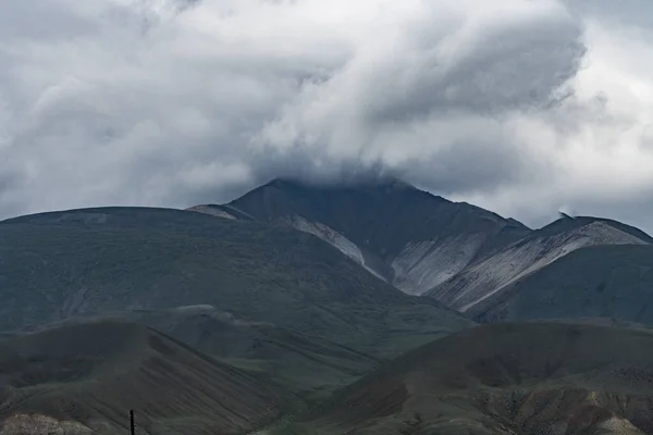 Imagem de fundo de uma paisagem de montanha. Rússia, Sibéria, Altai — Fotografia de Stock