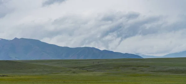 Imagem de fundo de uma paisagem de montanha. Rússia, Sibéria, Altai — Fotografia de Stock